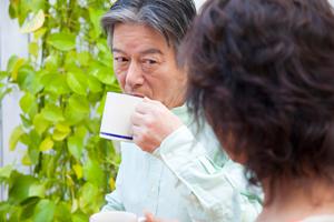 秋葉原のコンカフェで楽しくお酒を飲む